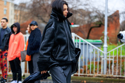 atmosphere details, AUTUMN WINTER 2017-2018, AW 17-18, black jacket, detail, FALL WINTER 2017-2018, fashion week, frenchystyle, FW, FW 17-18, grey pants, horizontal, jonathan paciullo, leather jacket, PARIS, PFW, shearling, street style, trousers