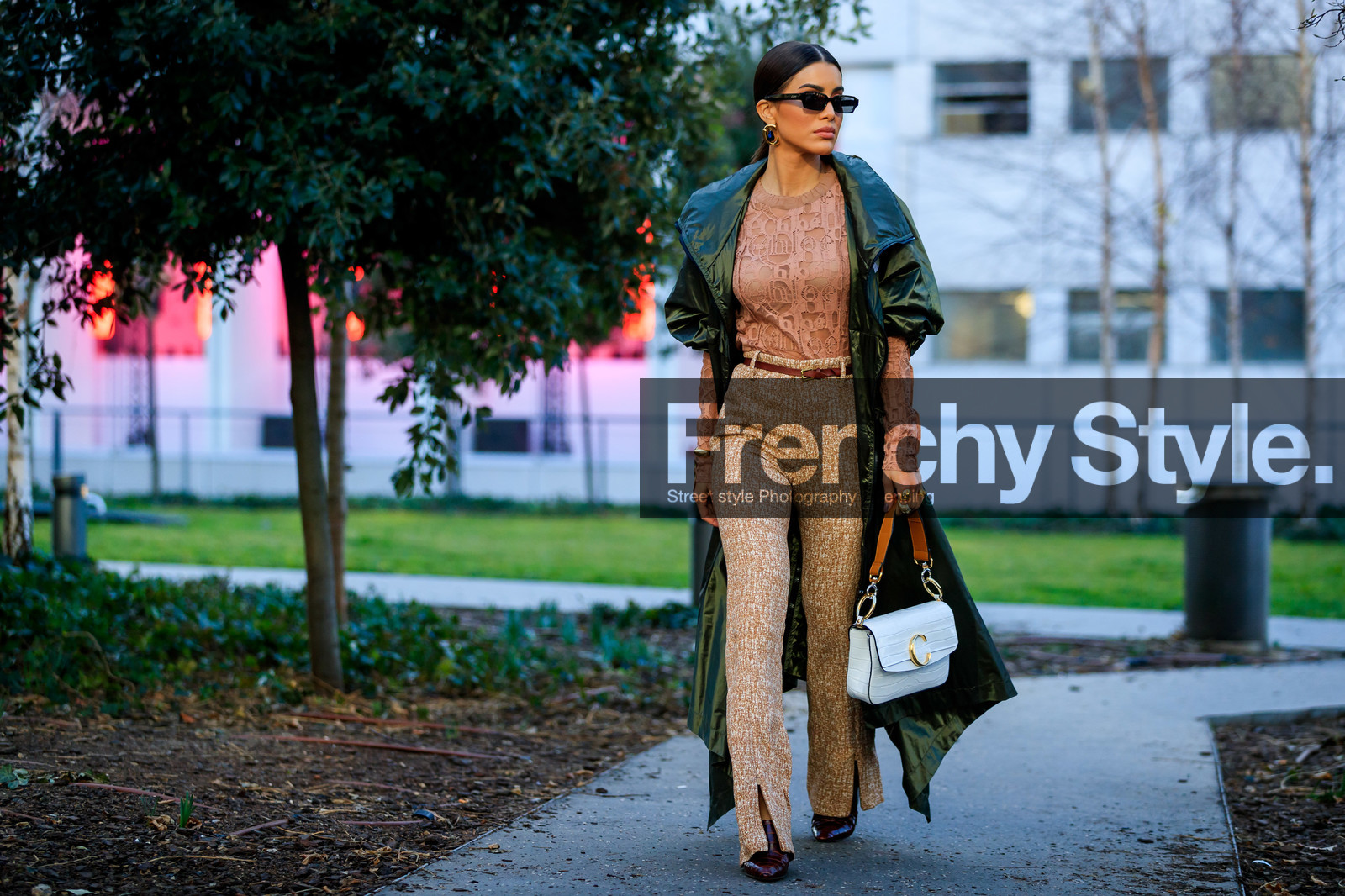 beige pants, bracelet, brown shoes, camila coelho, chloé, graphic pants, graphic top, green coat, leather bag, pink top, printed pants, see through, sunglasses, trousers, tulle, white bag, PARIS, PFW, street style, jonathan paciullo, FW, frenchystyle, fashion week, AUTUMN WINTER 2019-2020, AW 19-20, FALL WINTER 2019-2020, FW 19-20, horizontal, atmosphere details, full length