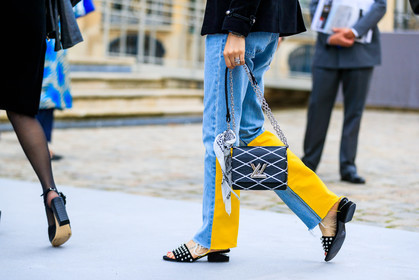 atmosphere details, black bag, black mules, black shoes, checked bag, detail, fashion week, frenchystyle, FW, graphic bag, horizontal, jonathan paciullo, leather bag, leather shoes, louis vuitton, PARIS, pearls, PFW, printed bag, printed pants, SPRING SUMMER 2018, SS 18, street style, striped bag, studs, trousers, white bandana