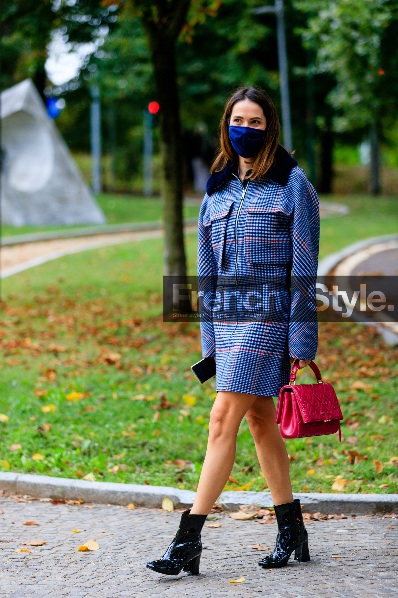 blue jacket, blue bombers, blue skirt, checked bombers, checked jacket, checked skirt, mini skirt, fur collar jacket, zipped jacket, black polish boots, low boots, high heels boots, polish boots, red leather bag, quilted bag, hand bag, red jacket, red bombers, red skirt, covid face mask, street style, jonathan paciullo, FW, frenchystyle, fashion week, MFW, MILAN, SPRING SUMMER 2021, SS 21, vertical, full length