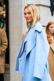 blue belt, blue coat, blue jacket, blue pants, blue top, karlie kloss, model, over the shoulder, tone on tone, total look blue, trousers, frenchystyle, jonathan paciullo, street style, NYFW, NEW YORK, AUTUMN WINTER 2019-2020, AW 19-20, FALL WINTER 2019-2020, FW 19-20, fashion week, FW, vertical, atmosphere details, detail