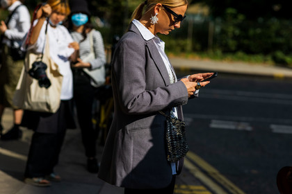 blazer, mini bag, shirt, earrings, sunglasses, paco rabbane, fashion week, frenchystyle, FW, jonathan paciullo, street style, SPRING SUMMER 2022, SS 22, LFW, LONDON, horizontal, atmosphere details, detail