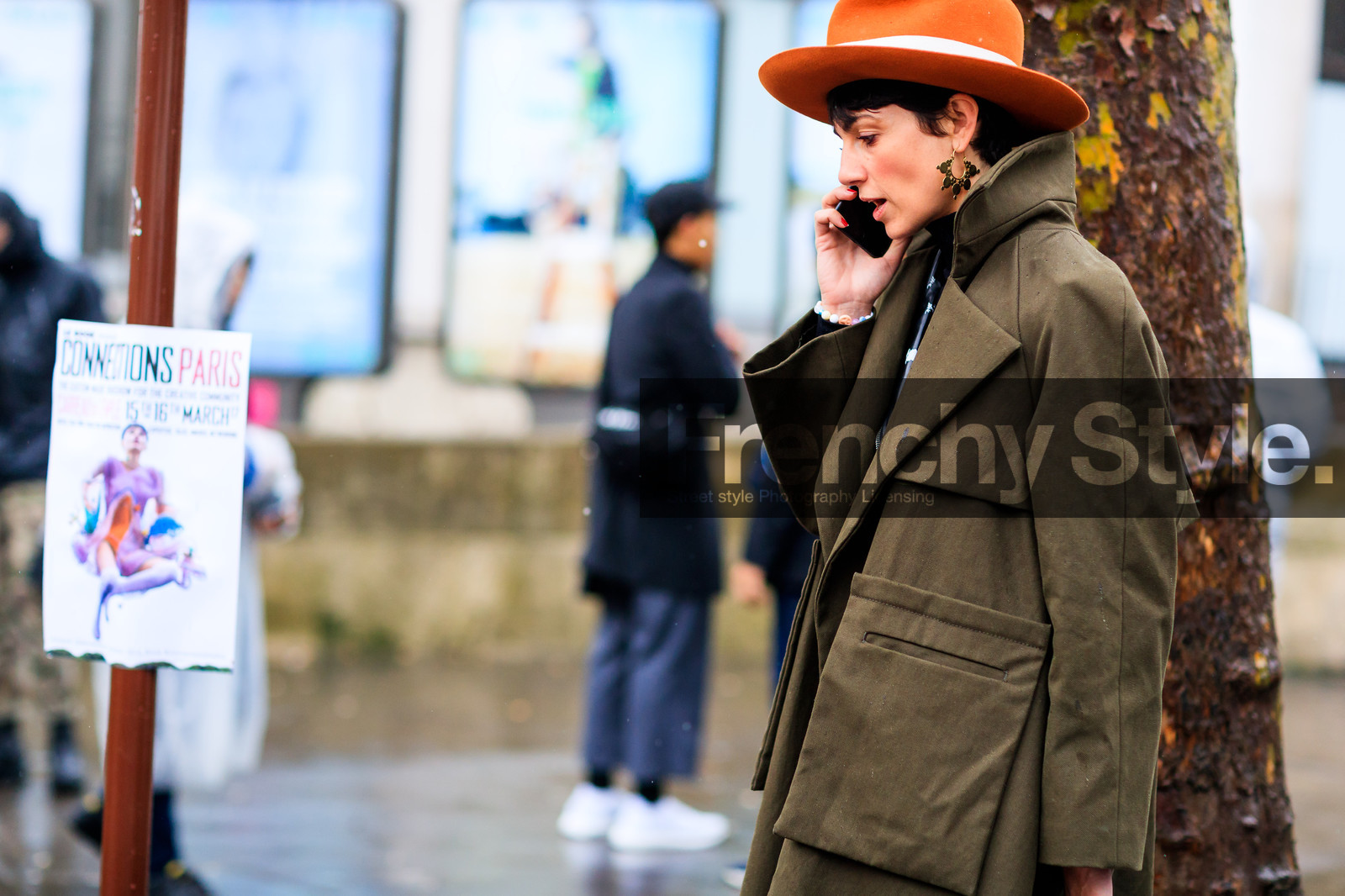 atmosphere details, AUTUMN WINTER 2017-2018, AW 17-18, detail, earrings, FALL WINTER 2017-2018, fashion week, frenchystyle, FW, FW 17-18, green jacket, horizontal, jonathan paciullo, orange hat, PARIS, PFW, street style