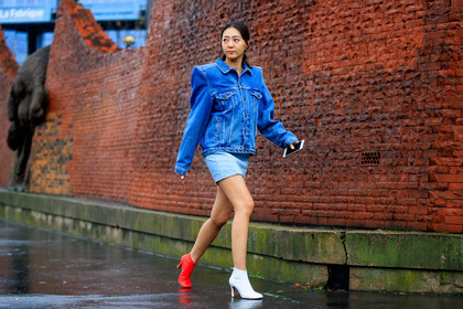 atmosphere details, AUTUMN WINTER 2017-2018, AW 17-18, balenciaga, blue denim, denim jacket, denim skirt, FALL WINTER 2017-2018, fashion week, frenchystyle, full length, FW, FW 17-18, high heels, horizontal, jonathan paciullo, leather shoes, PARIS, PFW, red boots, street style, white boots