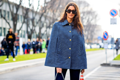 atmosphere details, AUTUMN WINTER 2017-2018, AW 17-18, black shoes, blue boots, blue denim, cape, denim pants, detail, embroidered bag, FALL WINTER 2017-2018, fashion week, frenchystyle, FW, FW 17-18, glitter, graphic jacket, gucci, high boots, high heels, horizontal, jeans, jonathan paciullo, leather bag, leather shoes, MFW, MILAN, monogram, printed bag, printed jacket, Sara Nicole Rossetto, sequined bag, street style, suede shoes, sunglasses, trousers