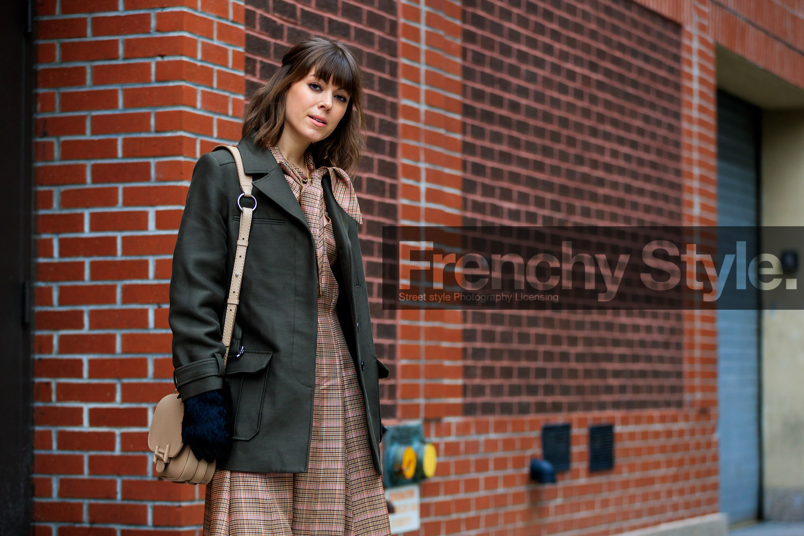 beige bag, checked, checked dress, graphic dress, green jacket, leather bag, pink dress, plaid, pleats, printed dress, tartan, street style, jonathan paciullo, FW, frenchystyle, fashion week, NYFW, NEW YORK, AUTUMN WINTER 2018-2019, AW 18-19, FALL WINTER 2018-2019, FW 18-19, atmosphere details, horizontal, detail, jenny cipoletti