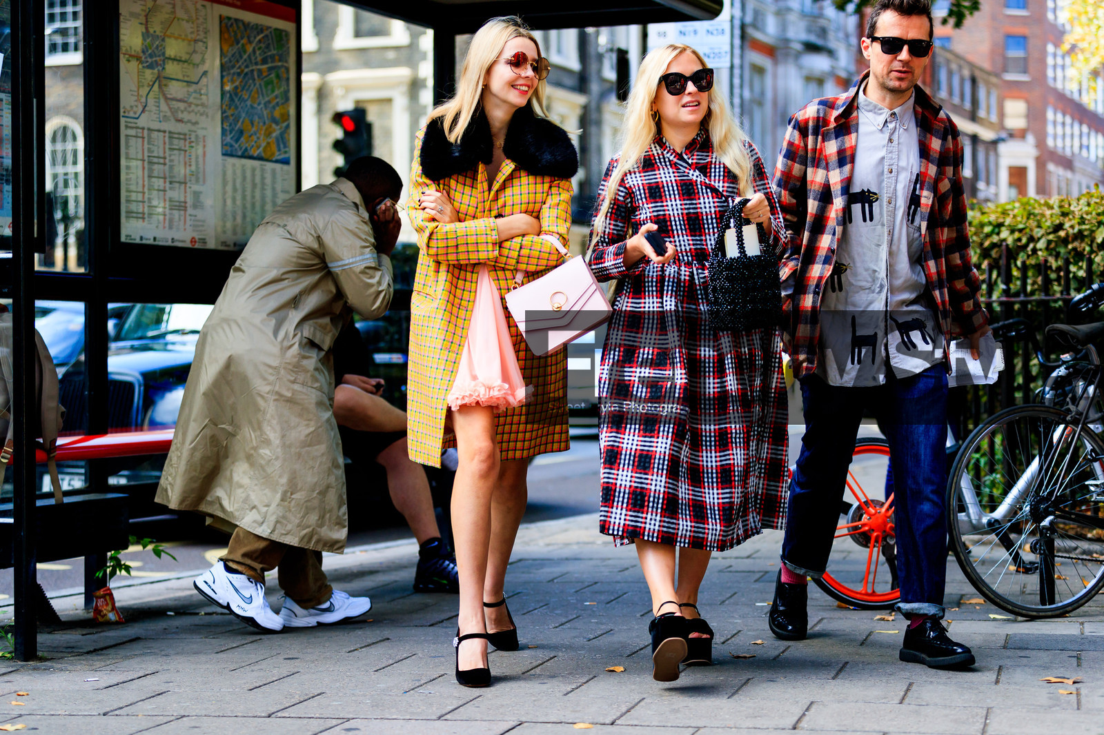 animal print, black bag, black shoes, blue denim, checked, denim pants, fur collar, graphic dress, graphic jacket, grey shirt, high heels, jeans, leather bag, leather shoes, pink bag, plaid, printed dress, printed jacket, red dress, sunglasses, trousers, yellow coat, fashion week, frenchystyle, FW, jonathan paciullo, street style, LFW, LONDON, SPRING SUMMER 2019, SS 19, atmosphere details, horizontal, full length
