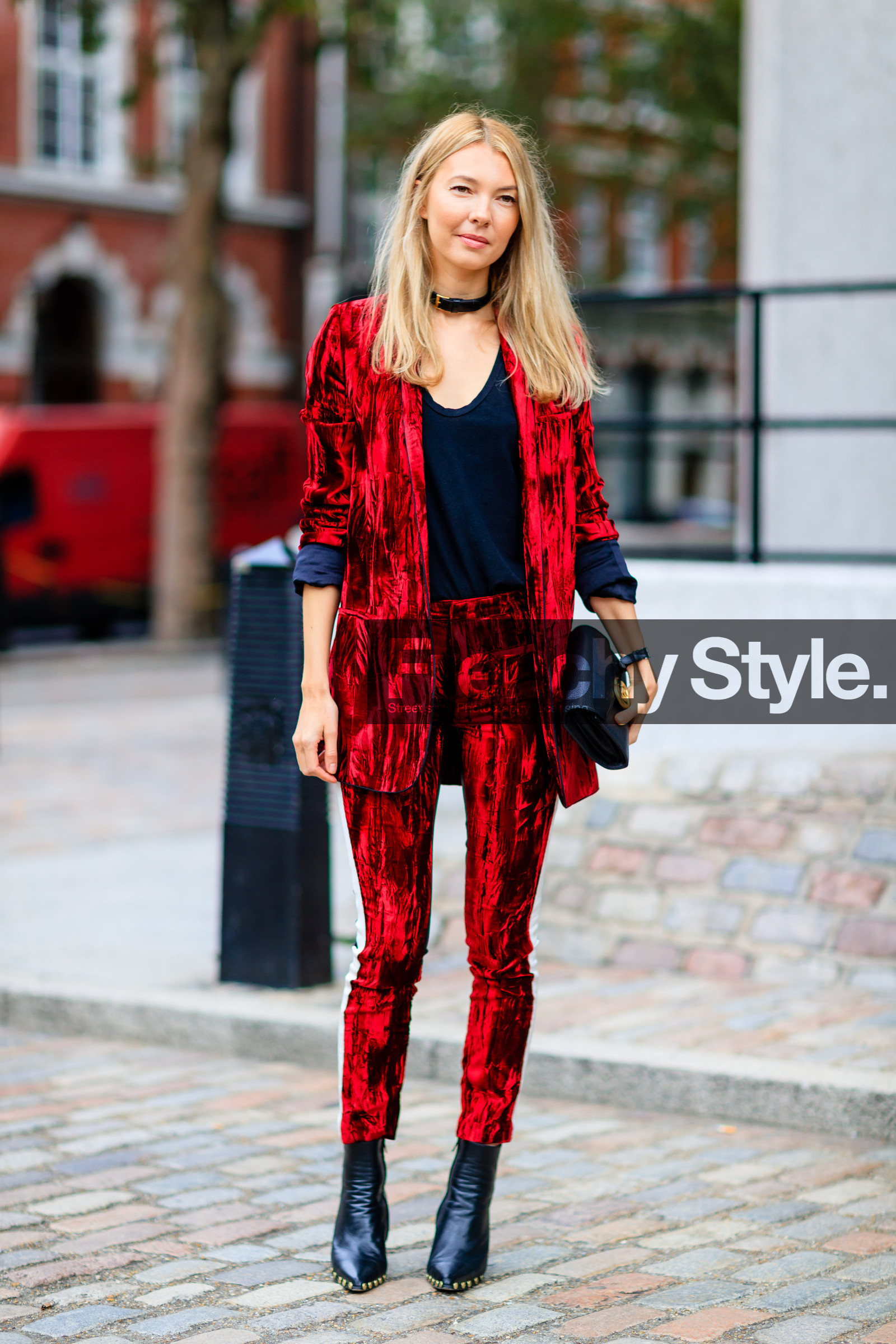 black bag, black boots, black top, blazer, choker, fashion week, frenchystyle, full length, FW, gucci, high heels, jonathan paciullo, leather bag, leather boots, leather shoes, LFW, LONDON, necklace, red jacket, red pants, red suit, roberta benteler, SPRING SUMMER 2017, SS 17, street style, trousers, velvet, velvet suit, vertical, woman