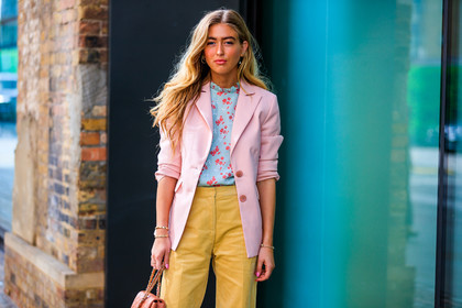 blazer, blue shirt, emili sindlev, graphic shirt, leather bag, pink jacket, printed shirt, trousers, yellow pants, fashion week, frenchystyle, FW, jonathan paciullo, street style, LFW, LONDON, SPRING SUMMER 2019, SS 19, atmosphere details, horizontal, detail