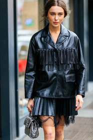 black jacket, black skirt, fringes, leather bag, leather jacket, leather skirt, mary leest, pleated skirt, shiny bag, silver bag, tulle, MILAN, MFW, fashion week, frenchystyle, FW, jonathan paciullo, street style, AUTUMN WINTER 2019-2020, AW 19-20, FALL WINTER 2019-2020, FW 19-20, vertical, atmosphere details, detail