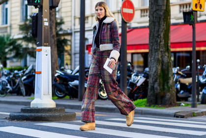 atmosphere details, AUTUMN WINTER 2017-2018, AW 17-18, black sweater, camel boots, checked jacket, checked pants, FALL WINTER 2017-2018, fashion week, frenchystyle, full length, FW, FW 17-18, graphic jacket, graphic pants, horizontal, jonathan paciullo, leather bag, leather shoes, PARIS, PFW, plaid, printed jacket, printed pants, street style, tartan, trousers, veronika heilbrunner