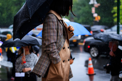 beige coat, blazer, checked, graphic jacket, grey jacket, plaid, printed jacket, Tiffany Hsu, umbrella, street style, jonathan paciullo, FW, frenchystyle, fashion week, NYFW, NEW YORK, SPRING SUMMER 2019, SS 19, atmosphere details, horizontal, detail