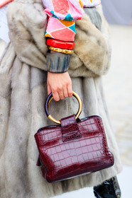 atmosphere details, AUTUMN WINTER 2017-2018, AW 17-18, bordeaux, bracelet, burgundy, catherine baba, checked shirt, detail, FALL WINTER 2017-2018, fashion week, frenchystyle, Fur coat, FW, FW 17-18, graphic shirt, jonathan paciullo, leather bag, multicolor shirt, PARIS, PFW, printed shirt, red bag, street style, vertical