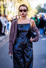 bag, black bag, black jumpsuit, brown cardigan, cardigan, earrings, gold earrings, jumpsuit, leather jumpsuit, Rosana Lai, sunglasses, street style, jonathan paciullo, FW, frenchystyle, fashion week, PFW, PARIS, SPRING SUMMER 2022, SS 22, vertical, atmosphere details