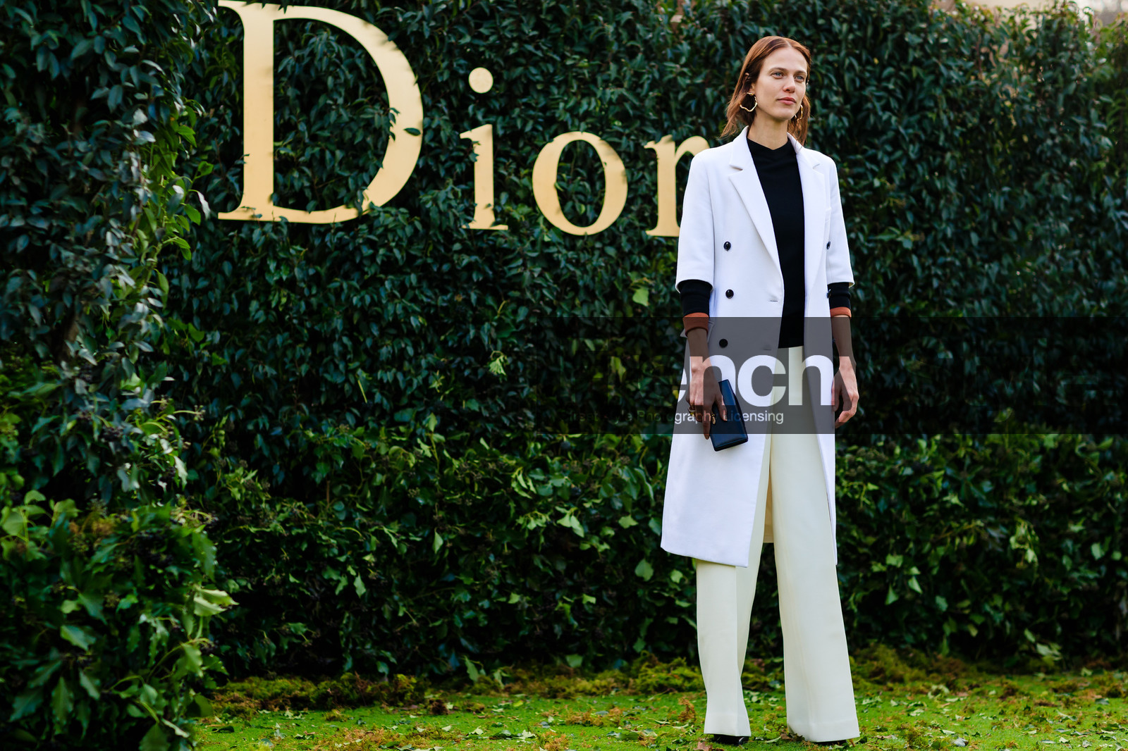 black bag, black sweater, christian dior, leather bag, trousers, white coat, white jacket, white pants, fashion week, frenchystyle, FW, jonathan paciullo, street style, PFW, PARIS, SPRING SUMMER 2017, SS 17, HAUTE COUTURE, atmosphere details, full length, horizontal