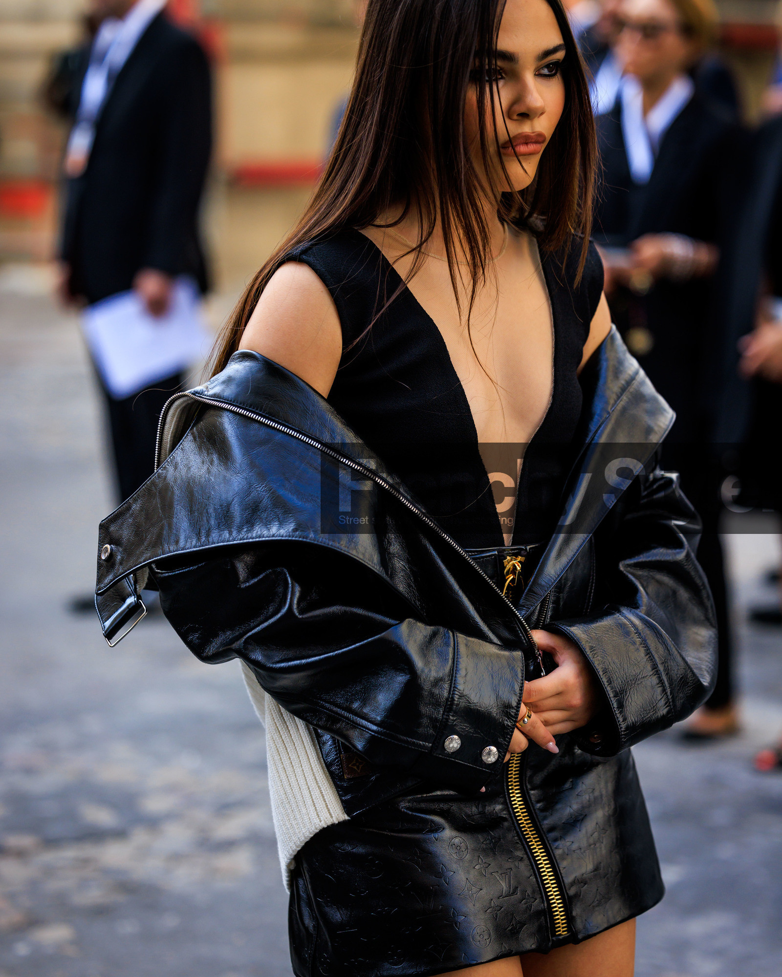 PARIS, PFW, fashion week, frenchystyle, FW, jonathan paciullo, street style, SPRING SUMMER 2024, SS 24, vertical, atmosphere details, detail