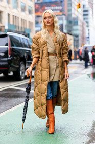 beige coat, beige jacket, beige leather belt, belted jacket, camel leather boots, high boots, blue jeans, down jacket, gucci umbrella, monogrammed umbrella, black umbrella, fashion week, frenchystyle, FW, jonathan paciullo, street style, NYFW, NEW YORK, AUTUMN WINTER 2020-2021, FALL WINTER 2020-2021, FW 20-21, vertical, full length
