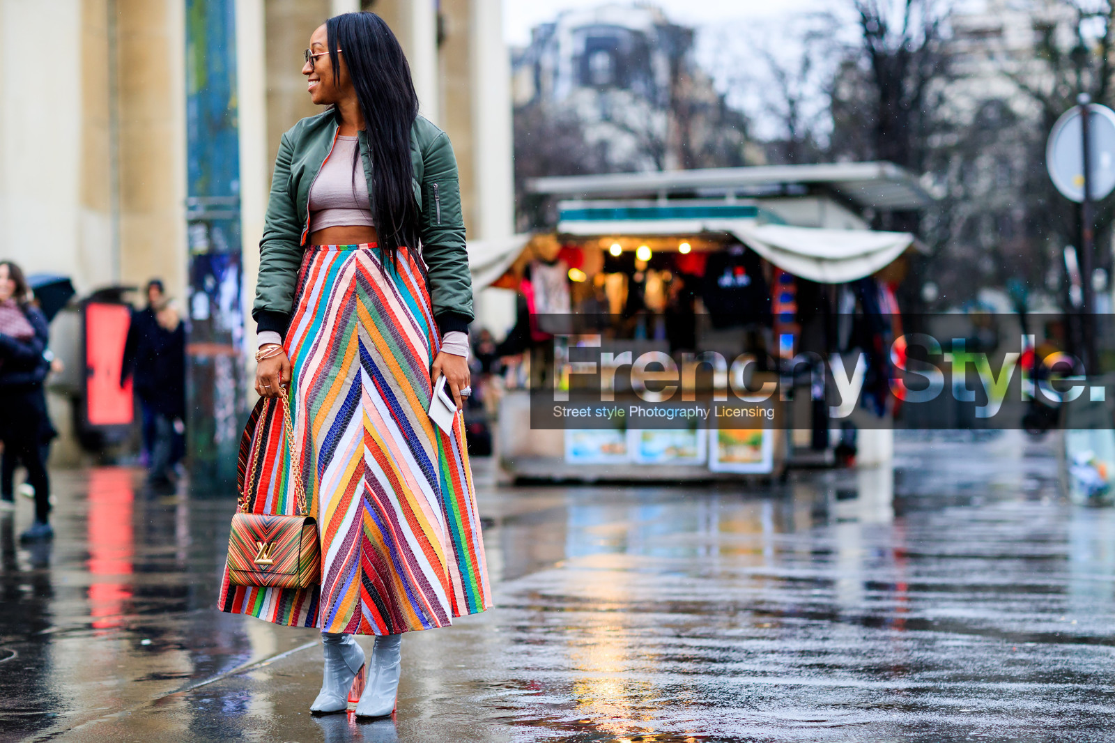 atmosphere details, AUTUMN WINTER 2017-2018, AW 17-18, bomber jacket, cropped top, FALL WINTER 2017-2018, fashion week, frenchystyle, full length, FW, FW 17-18, geometric, graphic bag, graphic skirt, green jacket, high heels, horizontal, jonathan paciullo, leather bag, leather shoes, louis vuitton, multicolor bag, multicolor skirt, PARIS, PFW, printed bag, printed skirt, street style, striped bag, striped skirt