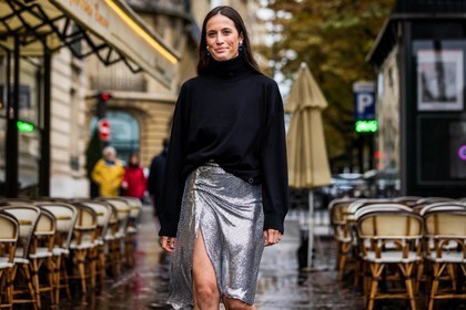 animal print, Astrid Boutrot, black heels, black turtleneck, earrings, heart earrings, heels, leopard shoes, paco rabanne skirt, silver skirt, skirt, split, turtleneck, yellow heels, fashion week, frenchystyle, FW, jonathan paciullo, street style, PFW, PARIS, SPRING SUMMER 2022, SS 22, horizontal, atmosphere details