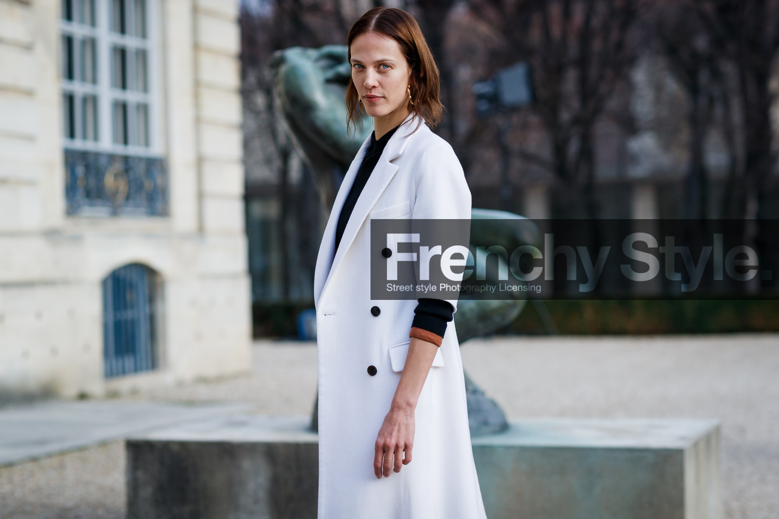black sweater, christian dior, white coat, white jacket, fashion week, frenchystyle, FW, jonathan paciullo, street style, PFW, PARIS, SPRING SUMMER 2017, SS 17, HAUTE COUTURE, atmosphere details, detail, horizontal, aymeline valade, model