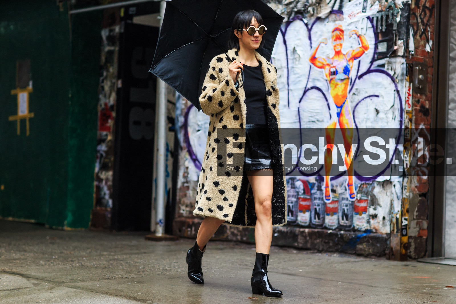 atmosphere details, AUTUMN WINTER 2016-2017, AW 16-17, beige coat, black boots, black skirt, black sweater, detail, eva chen, fashion week, frenchystyle, FW, FW 16-17, horizontal, jonathan paciullo, leather boots, leather skirt, mini skirt, NEW YORK, NYFW, polka dot, street style, umbrella, woman