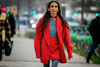 black choker, chanel, tweed set, tweed jacket, tweed skirt, mini skirt, red skirt, red jacket, grey tshirt, grey stockings, knitted stockings, black handbag, smoky eyes, long hair, fashion week, frenchystyle, FW, jonathan paciullo, street style, PARIS, PFW, SPRING SUMMER 2022, SS 22, atmosphere details, detail, horizontal, chloe loulou de saison