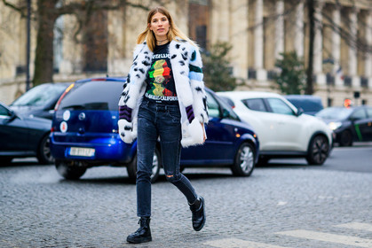 black boots, black denim, black shoes, denim pants, fur jacket, jeans, leather shoes, printed jacket, printed t shirt, trousers, white fur, white jacket, fashion week, frenchystyle, FW, jonathan paciullo, street style, PFW, PARIS, SPRING SUMMER 2017, SS 17, HAUTE COUTURE, atmosphere details, full length, horizontal, veronika heilbrunner