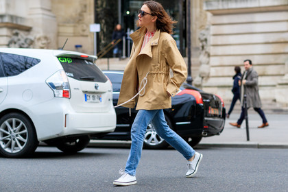 atmosphere details, AUTUMN WINTER 2017-2018, AW 17-18, beige jacket, blue denim, denim pants, FALL WINTER 2017-2018, fashion week, frenchystyle, full length, FW, FW 17-18, horizontal, jeans, jonathan paciullo, leather jacket, leather shoes, PARIS, PFW, street style, sunglasses, trousers, white sneakers