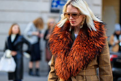 atmosphere details, AUTUMN WINTER 2017-2018, AW 17-18, brown coat, brown fur, checked coat, detail, FALL WINTER 2017-2018, fashion week, frenchystyle, fur collar, FW, FW 17-18, horizontal, jonathan paciullo, MFW, MILAN, plaid, street style, sunglasses