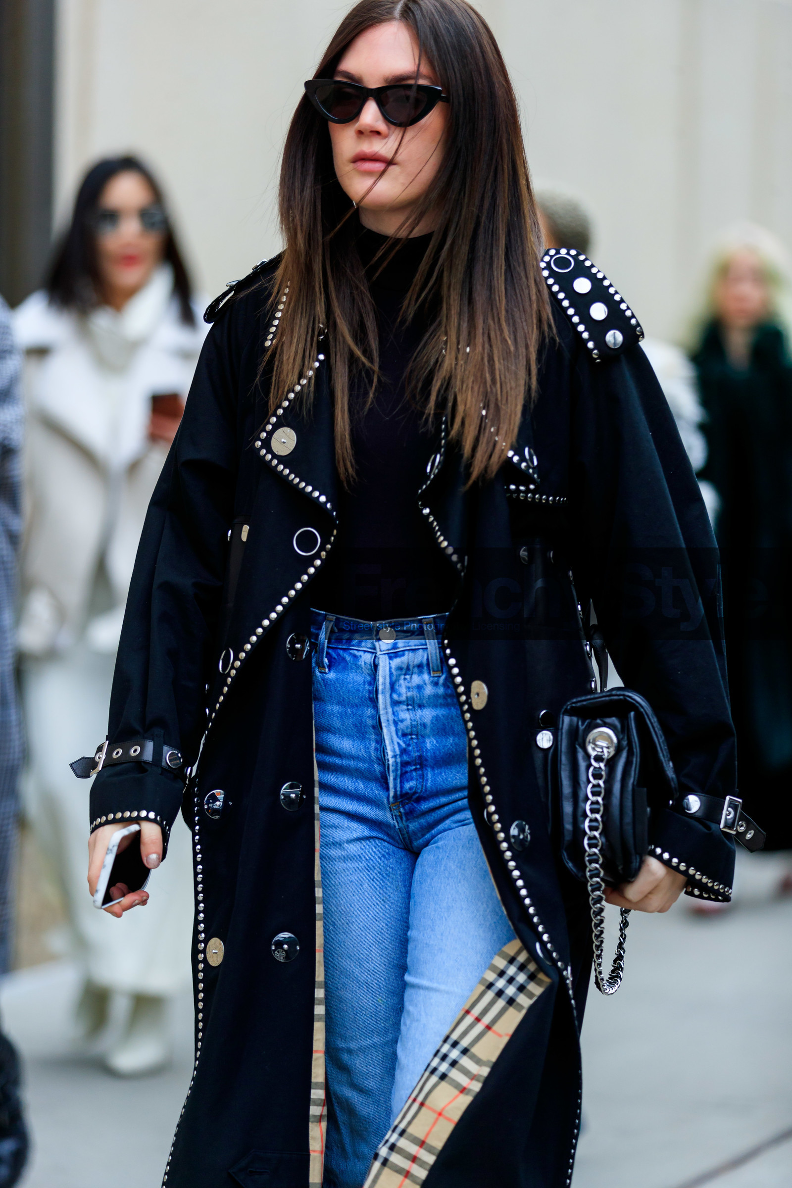 madelynn furlong, black coat, black trench coat, studs details coat, blue jeans, black sunglasses, butterfly sunglasses, fashion week, frenchystyle, FW, jonathan paciullo, street style, NYFW, NEW YORK, AUTUMN WINTER 2020-2021, FALL WINTER 2020-2021, FW 20-21, vertical, detail, atmosphere details