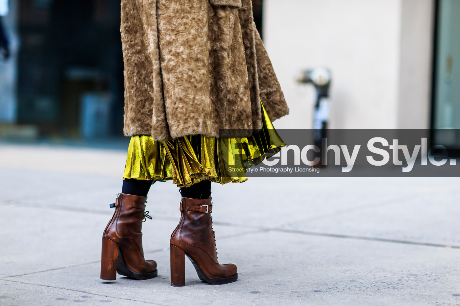 atmosphere details, AUTUMN WINTER 2016-2017, AW 16-17, brown boots, brown coat, brown fur, detail, FALL WINTER 2016-2017, fashion week, frenchystyle, fur coat, FW, FW 16-17, glitter, golden skirt, gucci, high boots, high heels, horizontal, jenny walton, jonathan paciullo, lace top, lace up shoes, leather boots, metallic, NEW YORK, NYFW, pleated skirt, shiny, street style, woman