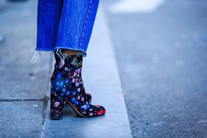 atmosphere details, AUTUMN WINTER 2016-2017, AW 16-17, blue denim, denim pants, detail, embroidered shoes, embroideries, fashion week, frenchystyle, FW, FW 16-17, high heels, horizontal, jeans, jonathan paciullo, multicolor, NEW YORK, NYFW, street style, trousers, woman