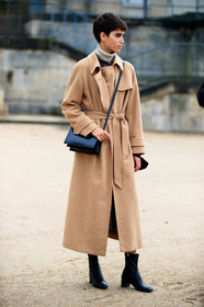 camel coat, beige coat, belted coat, crossbody bag, black leather bag, black leather boots, low boots, kitten heels boots, fashion week, frenchystyle, FW, jonathan paciullo, street style, PFW, PARIS, SPRING SUMMER 2021, SS 21, vertical, full length, model