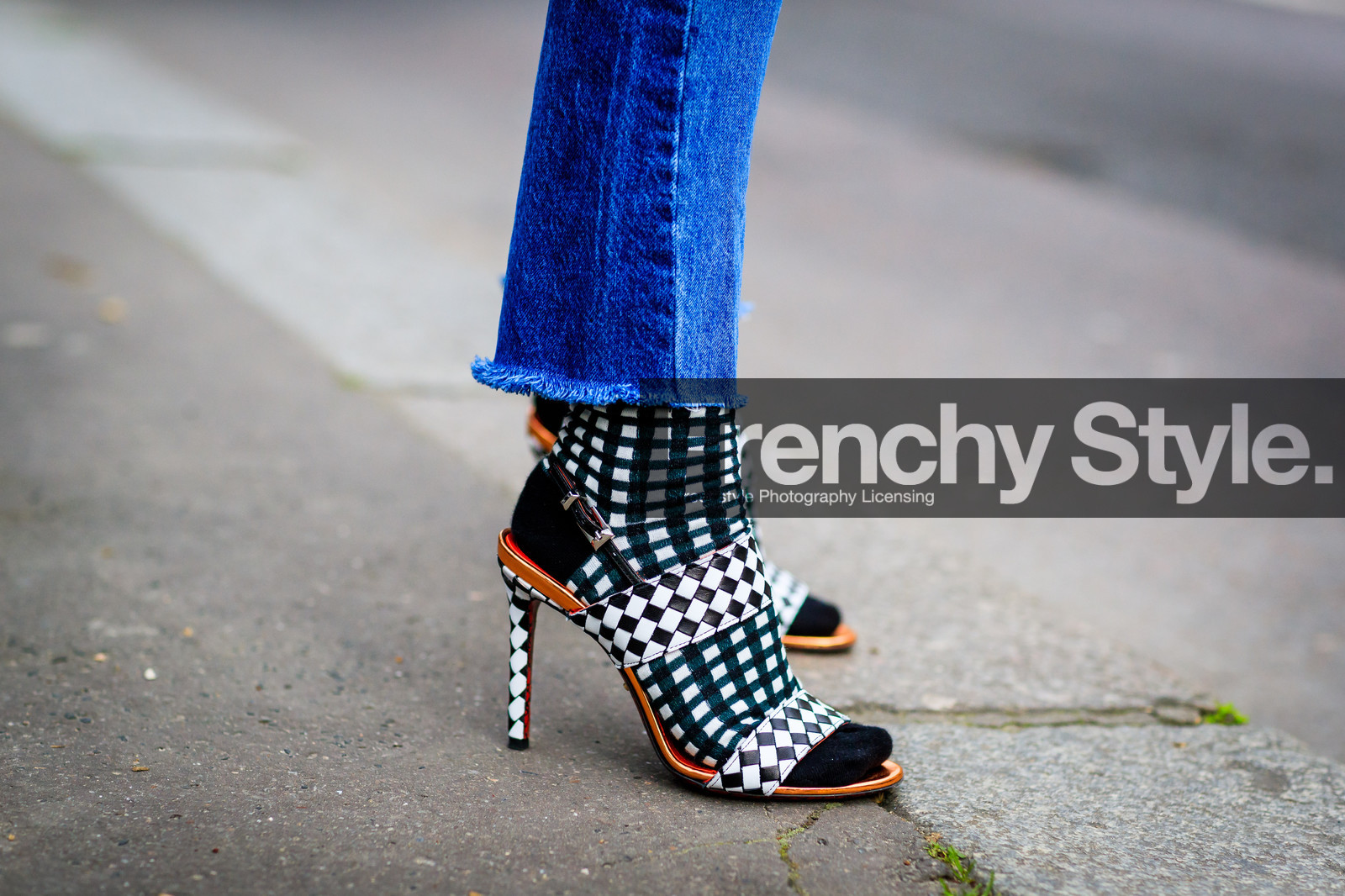 atmosphere details, AUTUMN WINTER 2017-2018, AW 17-18, black and white shoes, blue denim, Charlotte Groeneveld, denim pants, detail, FALL WINTER 2017-2018, fashion week, frenchystyle, FW, FW 17-18, graphic shoes, high heels, horizontal, jeans, jonathan paciullo, leather shoes, PARIS, PFW, printed shoes, street style, trousers