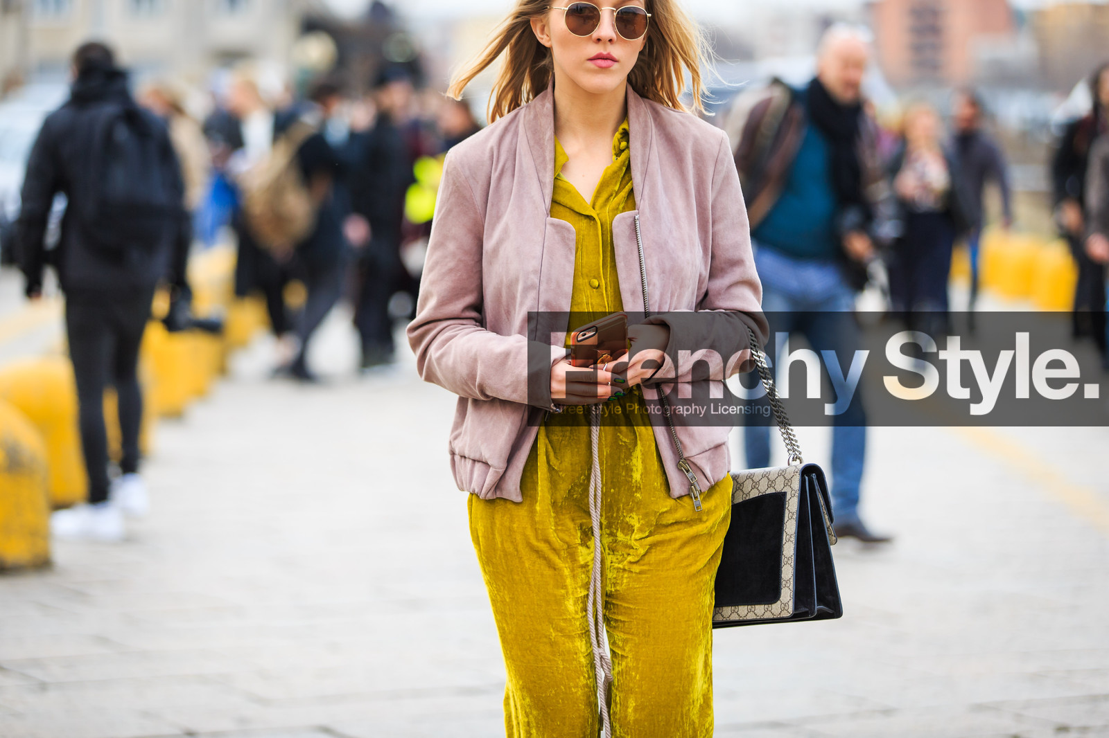 atmosphere details, AUTUMN WINTER 2016-2017, AW 16-17, black bag, detail, FALL WINTER 2016-2017, fashion week, frenchystyle, FW, FW 16-17, grey bag, gucci, horizontal, jonathan paciullo, leather bag, leather jacket, LFW, LONDON, MENSWEAR, monogram, mustard, pink, pink jacket, street style, suede jacket, sunglasses, teddy jacket, velvet, yellow, yellow jumpsuit