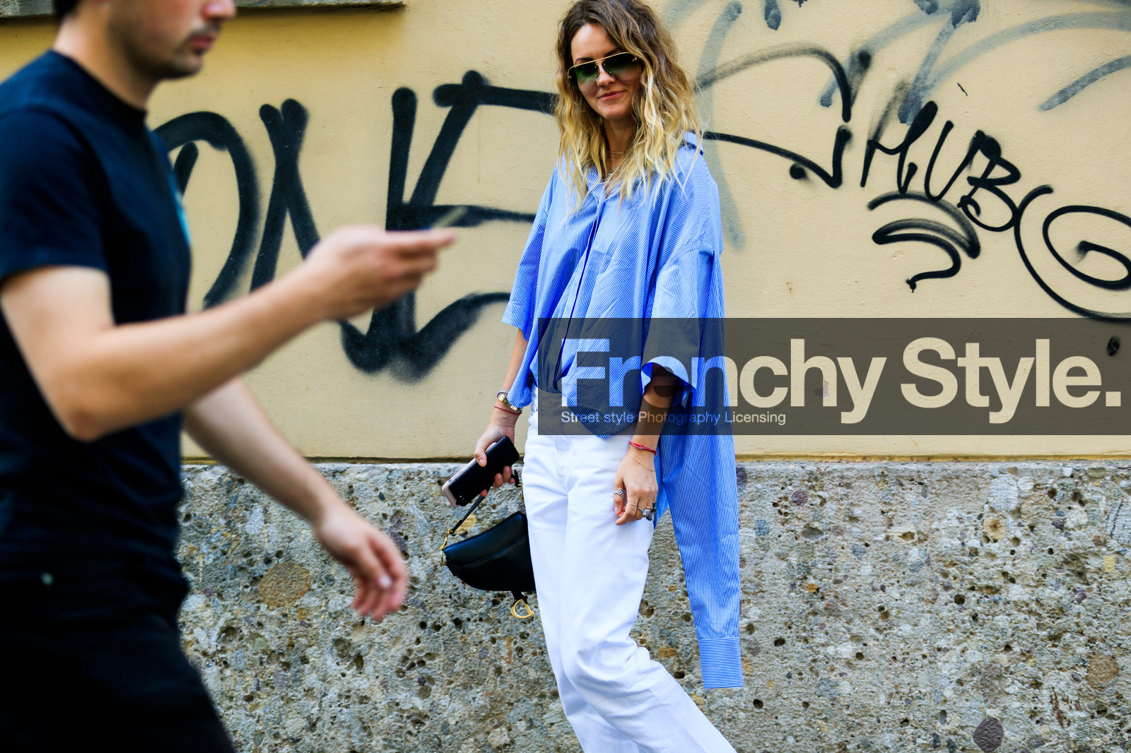 blue shirt, denim pants, ekatrina mukina, jeans, sunglasses, trousers, white denim, street style, jonathan paciullo, FW, frenchystyle, fashion week, MFW, MILAN, SPRING SUMMER 2019, SS 19, atmosphere details, horizontal, detail
