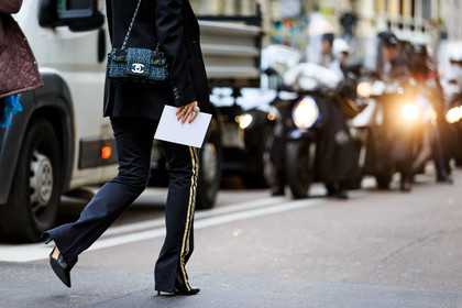 atmosphere details, AUTUMN WINTER 2016-2017, AW 16-17, black jacket, black pants, blazer, chanel, detail, FALL WINTER 2016-2017, fashion week, frenchystyle, FW, FW 16-17, geometric, high heels, horizontal, jonathan paciullo, LFW, LONDON, MENSWEAR, printed pants, street style, striped pants, trousers, tweed bag