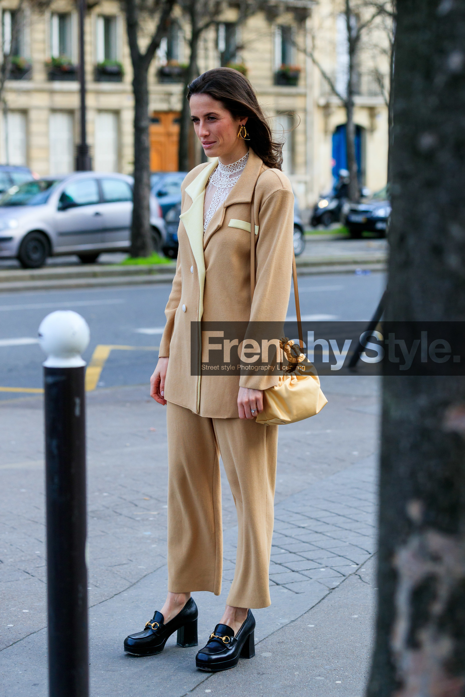 astrid boutrot, light beige jacket, light beige pants, knit jacket, knit pants, knitwear, white blouse, lace blouse, high collar blouse, yellow bag, satin bag, shoulder bag, golden earrings, gucci shoes, black leather loafers, high heels loafers, fashion week, frenchystyle, FW, jonathan paciullo, street style, PFW, PARIS, AUTUMN WINTER 2020-2021, FALL WINTER 2020-2021, FW 20-21, vertical, full length