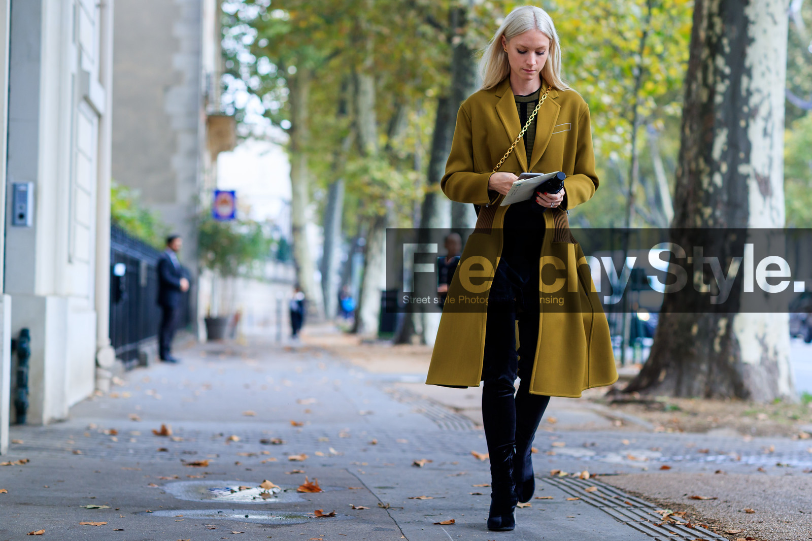 atmosphere details, black shoes, detail, fashion week, frenchystyle, FW, high boots, high heels, horizontal, jonathan paciullo, leather shoes, PARIS, PFW, SPRING SUMMER 2018, SS 18, street style, yellow coat