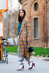 beige coat, black bag, burberry, checked, emerald, graphic jacket, green sweater, grey pants, high heels, leather bag, leather shoes, plaid, printed jacket, red shoes, sweatpants, tartan, trousers, white socks, fashion week, frenchystyle, FW, jonathan paciullo, street style, MFW, MILAN, AUTUMN WINTER 2018-2019, FALL WINTER 2018-2019, FW 18-19, vertical, full length, gilda ambrosio