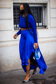 asymetric skirt, bag, bicolor shoes, black heels, blue bag, blue crop top, blue skirt, blue top, color, color block, crop top, electric blue, facial mask, heels, leather bag, printed heels, Shiona Turini, skirt, white heels, street style, jonathan paciullo, FW, frenchystyle, fashion week, PFW, PARIS, SPRING SUMMER 2022, SS 22, vertical, full length