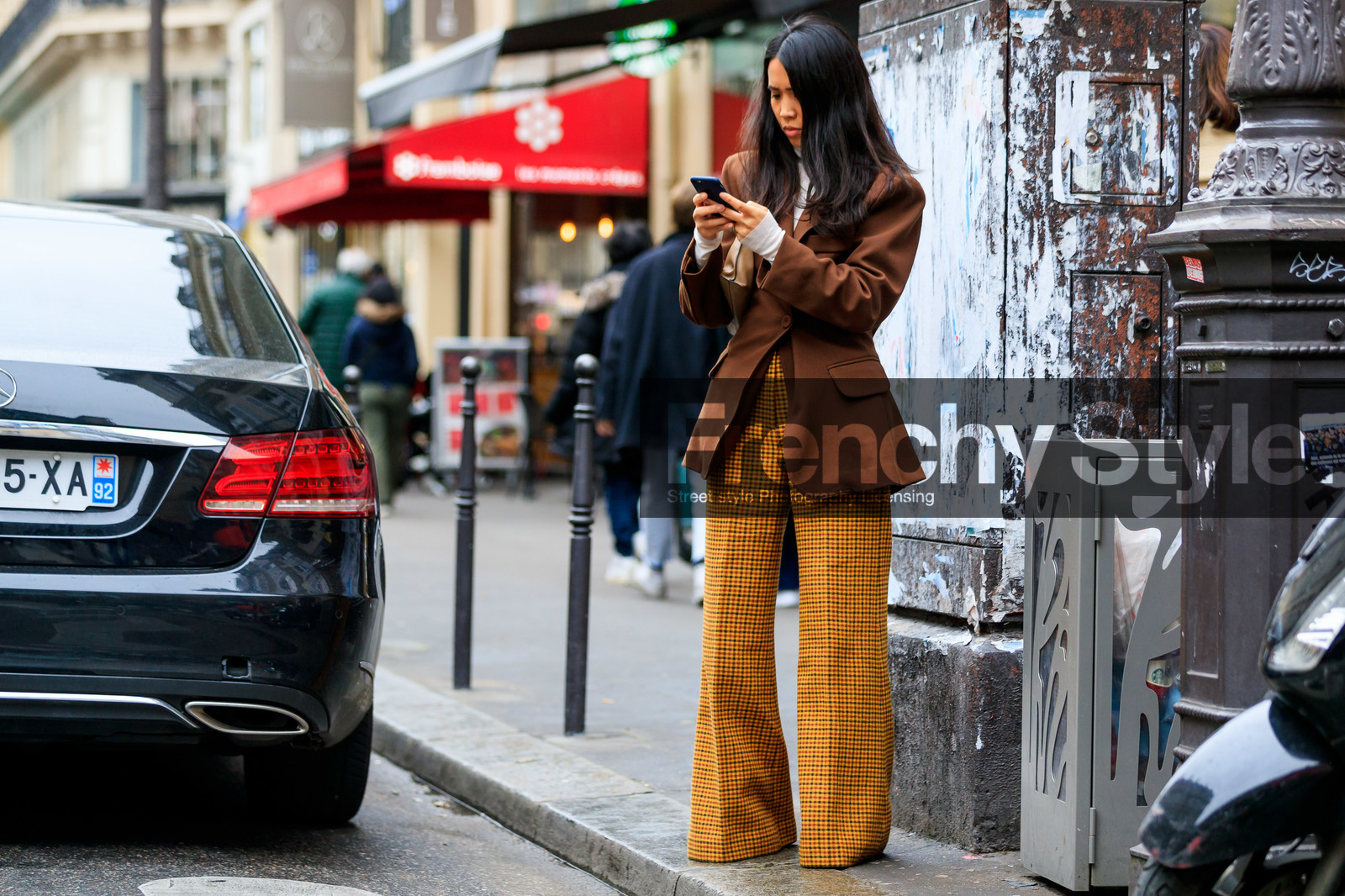 brown jacket, light beige pullover, yellow pants, checked pants, turtleneck pullover, flare pants, fashion week, frenchystyle, FW, jonathan paciullo, street style, PFW, PARIS, AUTUMN WINTER 2020-2021, FALL WINTER 2020-2021, FW 20-21, horizontal, full length, atmosphere details