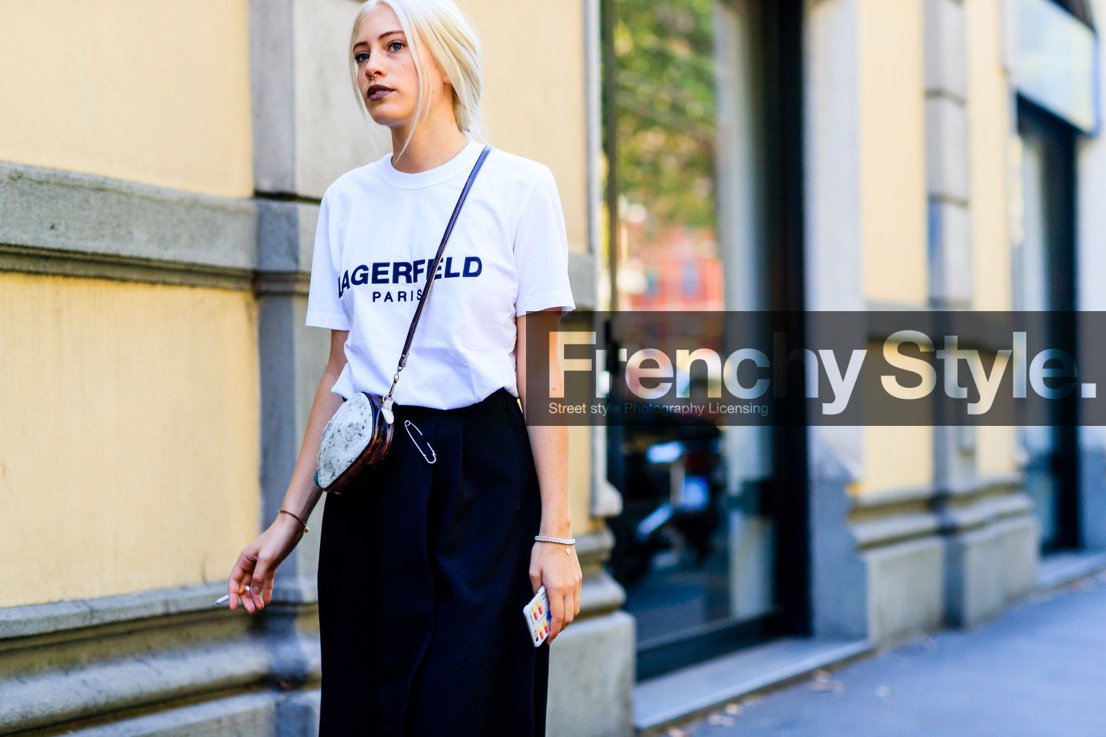 atmosphere details, black skirt, detail, fashion week, frenchystyle, FW, horizontal, jonathan paciullo, karl lagerfeld, leather bag, MFW, MILAN, red lips, SPRING SUMMER 2017, SS 17, street style, trousers, white bag, white t shirt