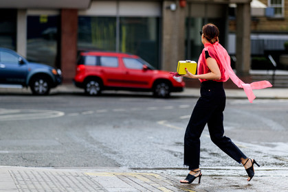 black denim, black shoes, denim pants, high heels, jeans, leather bag, leather shoes, pink shirt, trousers, yellow bag, fashion week, frenchystyle, FW, jonathan paciullo, street style, LFW, LONDON, SPRING SUMMER 2019, SS 19, atmosphere details, horizontal, full length
