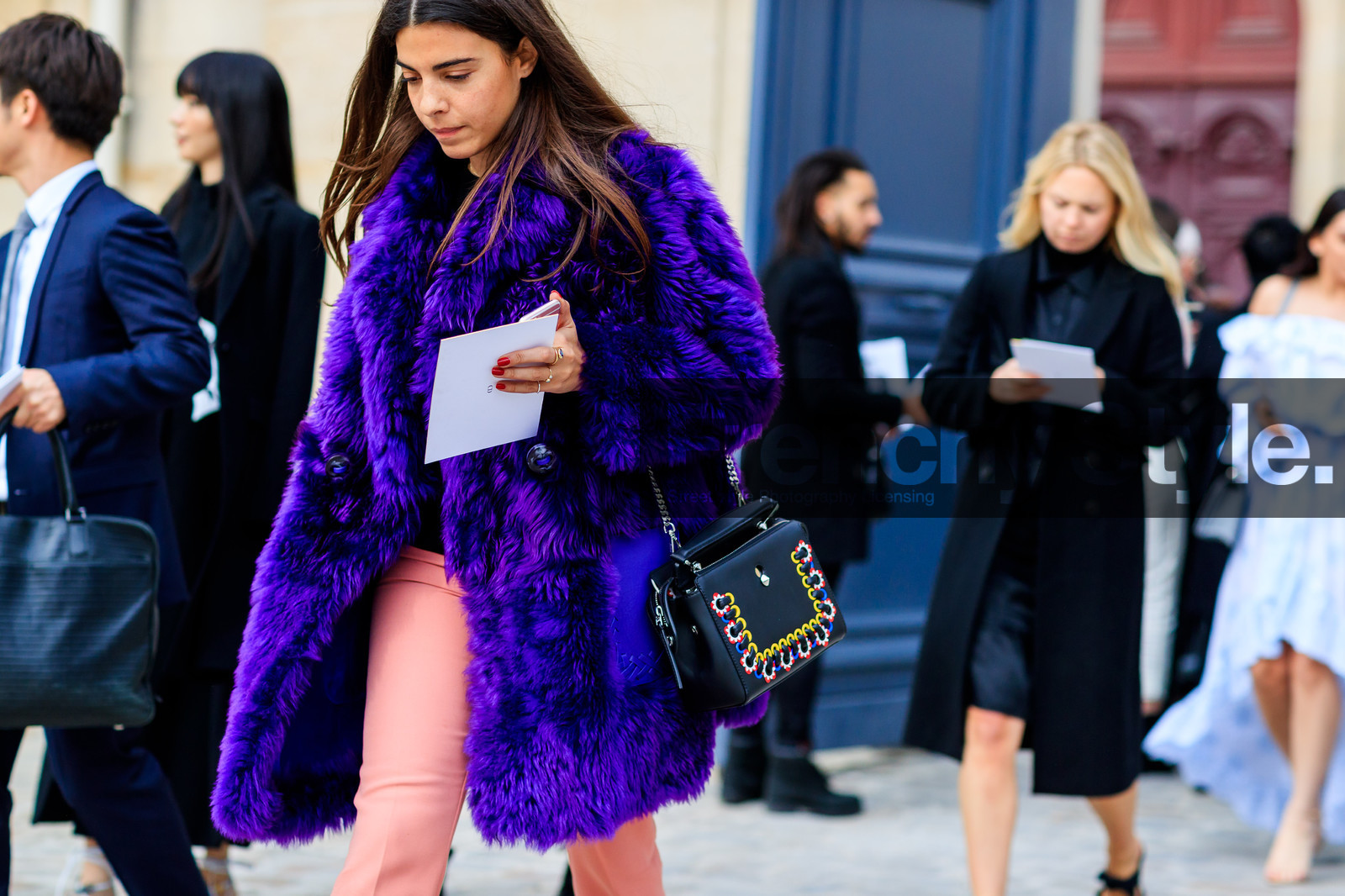 atmosphere details, AUTUMN WINTER 2017-2018, AW 17-18, black bag, christian dior, detail, embroidered bag, FALL WINTER 2017-2018, fashion week, frenchystyle, fur jacket, FW, FW 17-18, giorgia tal, horizontal, jonathan paciullo, leather bag, PARIS, PFW, pink pants, purple fur, purple jacket, street style, trousers