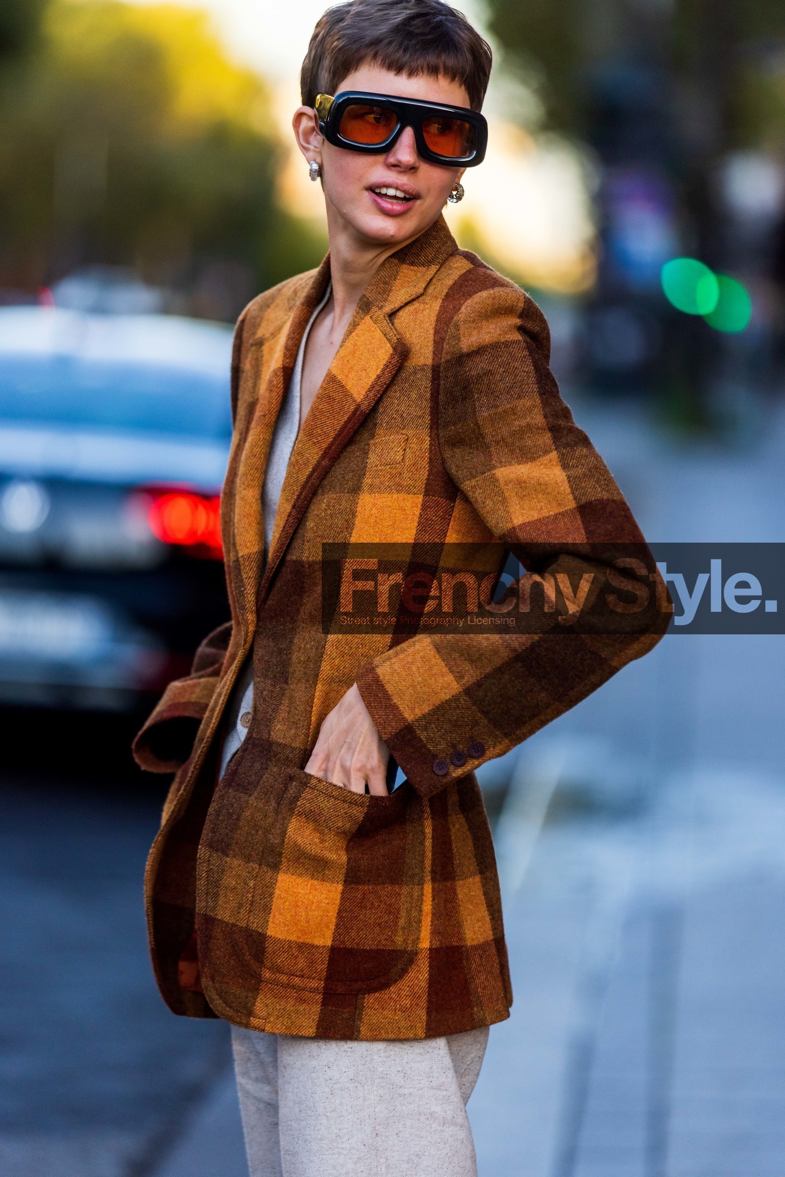 beige pants, beige suit, beige waistcoat, black sunglasses, blazer, check, checked blazer, orange blazer, oversize sunglasses, pants, print, printed blazer, suit, sunglasses, waistcoat, street style, jonathan paciullo, FW, frenchystyle, fashion week, PFW, PARIS, SPRING SUMMER 2022, SS 22, vertical, atmosphere details