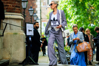 adidas, atmosphere details, blazer, checked jacket, checked pants, christian dior, fashion week, frenchystyle, full length, FW, graphic jacket, graphic pants, grey jacket, grey pants, horizontal, jonathan paciullo, leather bag, LFW, LONDON, plaid, printed jacket, printed pants, SPRING SUMMER 2018, SS 18, street style, trousers, white bag, white t shirt