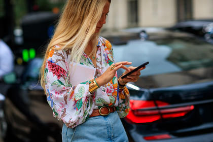 blue denim, bracelet, brown belt, denim pants, floral, flowers, graphic shirt, iphone, jeans, leather bag, leather belt, printed shirt, trousers, white shirt, fashion week, frenchystyle, FW, jonathan paciullo, street style, NYFW, NEW YORK, SPRING SUMMER 2019, SS 19, atmosphere details, horizontal, detail