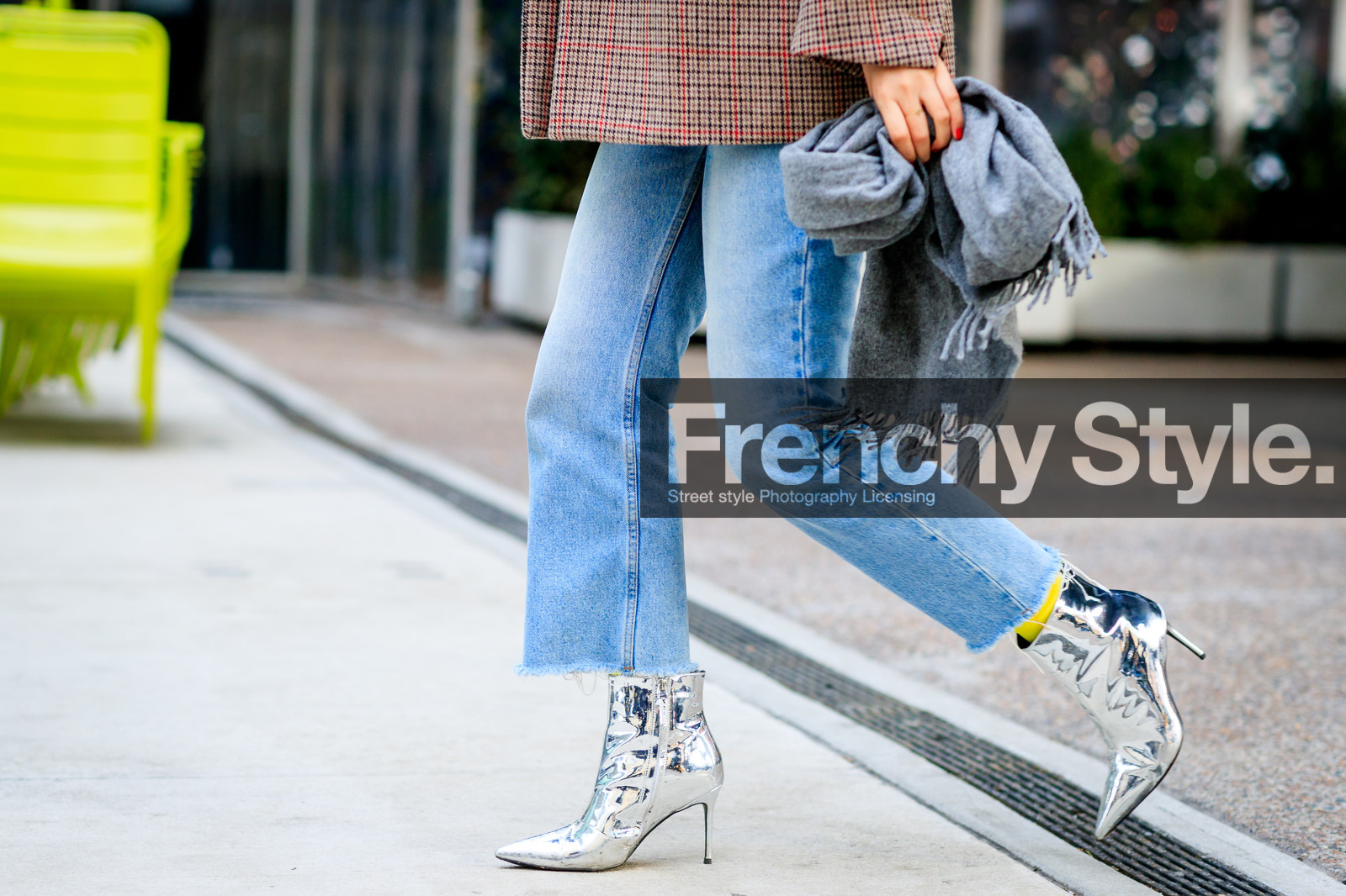 atmosphere details, AUTUMN WINTER 2017-2018, AW 17-18, blue denim, denim pants, detail, FALL WINTER 2017-2018, fashion week, frenchystyle, FW, FW 17-18, grey scarf, high heels, horizontal, jeans, jonathan paciullo, NEW YORK, NYFW, shiny boots, silver shoes, street style, trousers