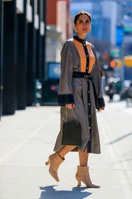 geraldine boublil, beige leather dress, brown leather dress, kaki leather dress, orange leather dress, camel leather dress, black leather dress, button dress, long sleeves dress, mid long dress, belted dress, kaki leather bag, golden chain strap bag, beige leather boots, low boots, high heels boots, black leather belt, animal skin belt, fashion week, frenchystyle, FW, jonathan paciullo, street style, NYFW, NEW YORK, AUTUMN WINTER 2020-2021, FALL WINTER 2020-2021, FW 20-21, vertical, full length